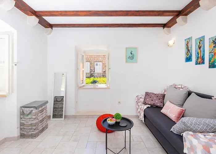 Studio Apartments Old Town Inn And Marko